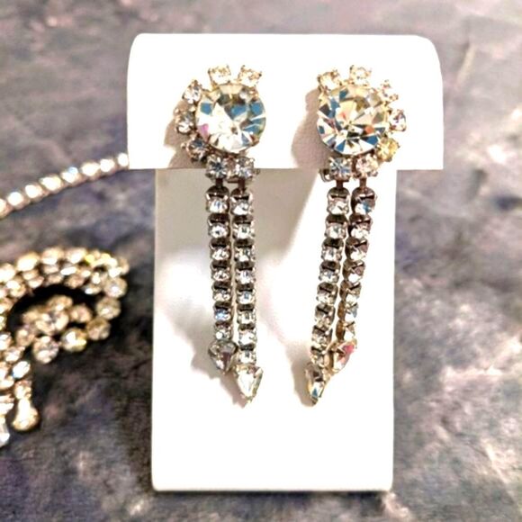 Vintage 1950's Rhinestone Set- Earrings, Brooche, Bracelet - Picture 8 of 17